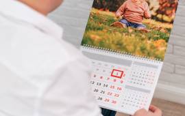 Laissez libre cours à votre créativité avec les options de personnalisation tendance des calendriers photo COPYTOP. Couleurs, polices, illustrations... Tous les détails comptent pour créer un objet à votre image, qui raconte votre histoire familiale mois après mois.