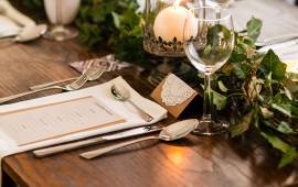 Choisir le design parfait pour son menu de mariage | Conseils COPYTOP Sublimez votre réception avec un menu de mariage au design soigné. Nos experts du Studio Créa COPYTOP vous guident pour créer un menu en harmonie avec votre thème, alliant esthétique et praticité. Le choix idéal pour une table élégante et raffinée.